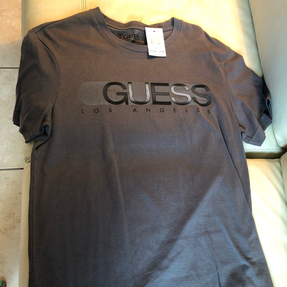Guess- tee